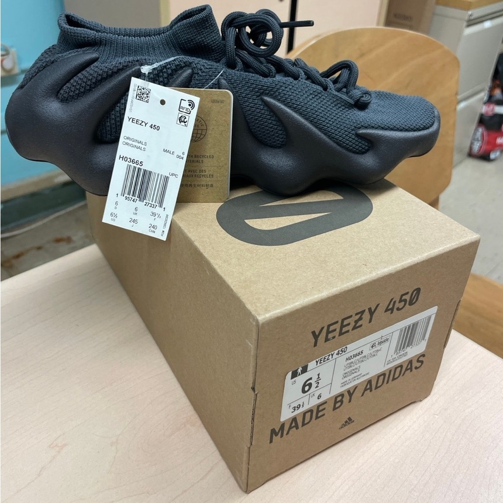 BRAND NEW YEEZY 450